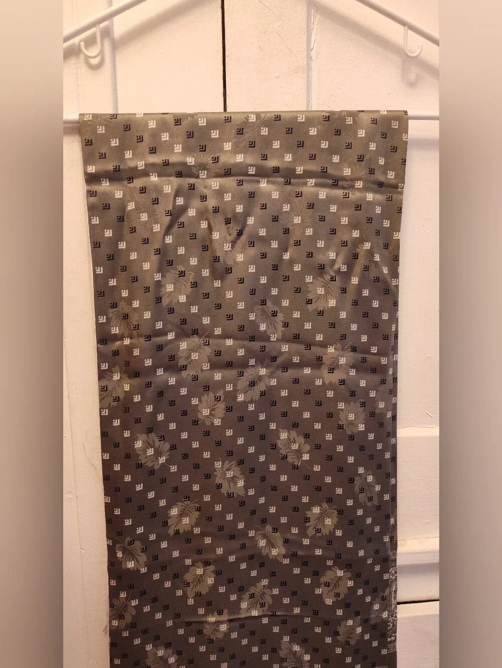 Men's Vintage Edelweiss Gray Leaf Design Fringe Silk Scarf